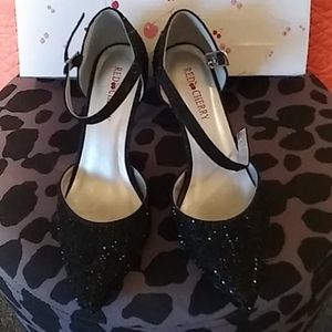 Black glitter.High heels